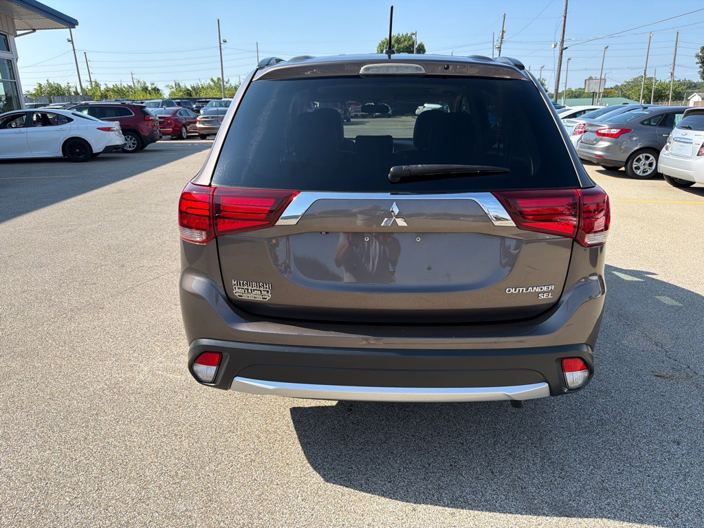 2016 Mitsubishi Outlander Image 7
