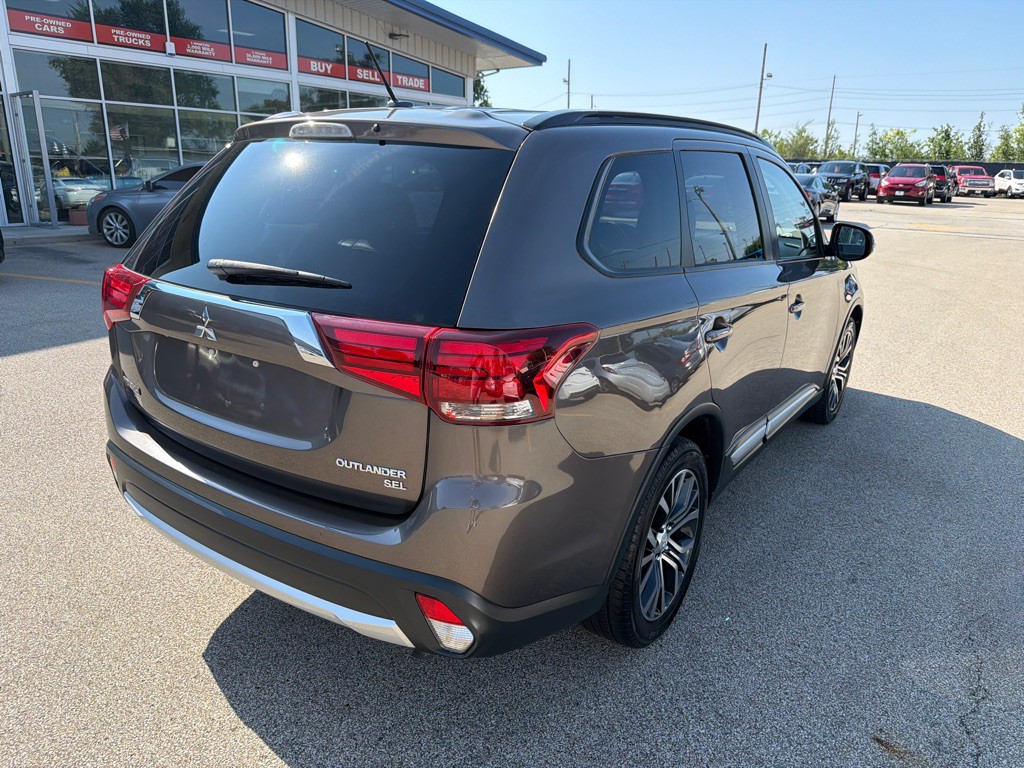 2016 Mitsubishi Outlander Image 8