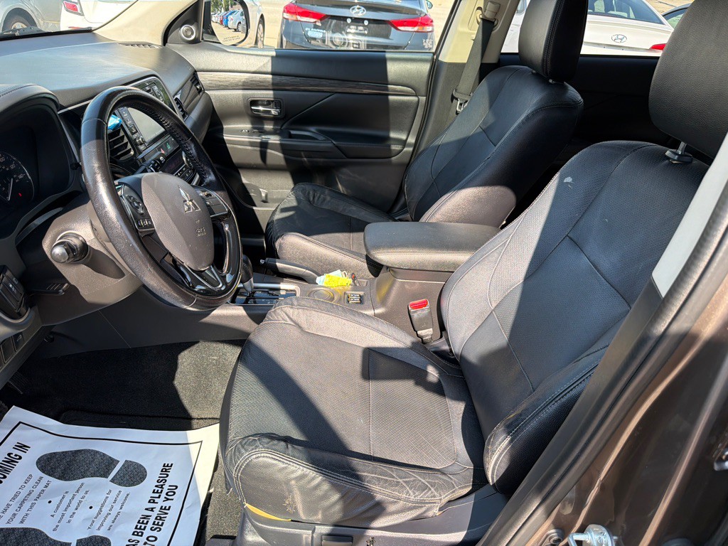 2016 Mitsubishi Outlander Image 13