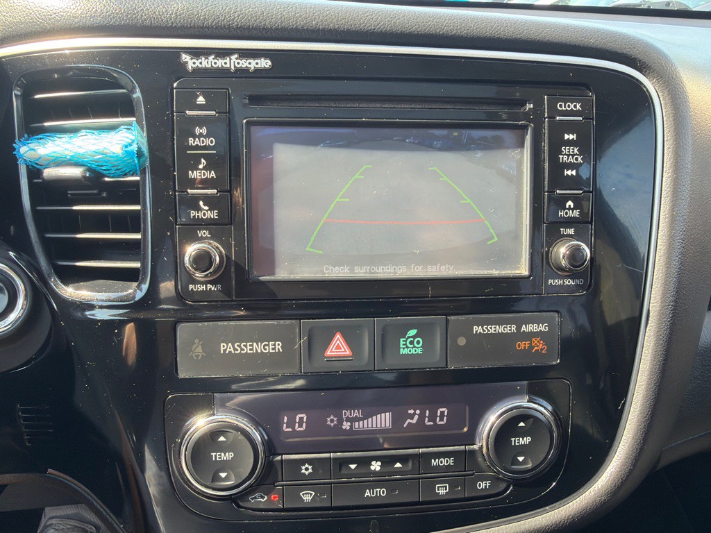 2016 Mitsubishi Outlander Image 16
