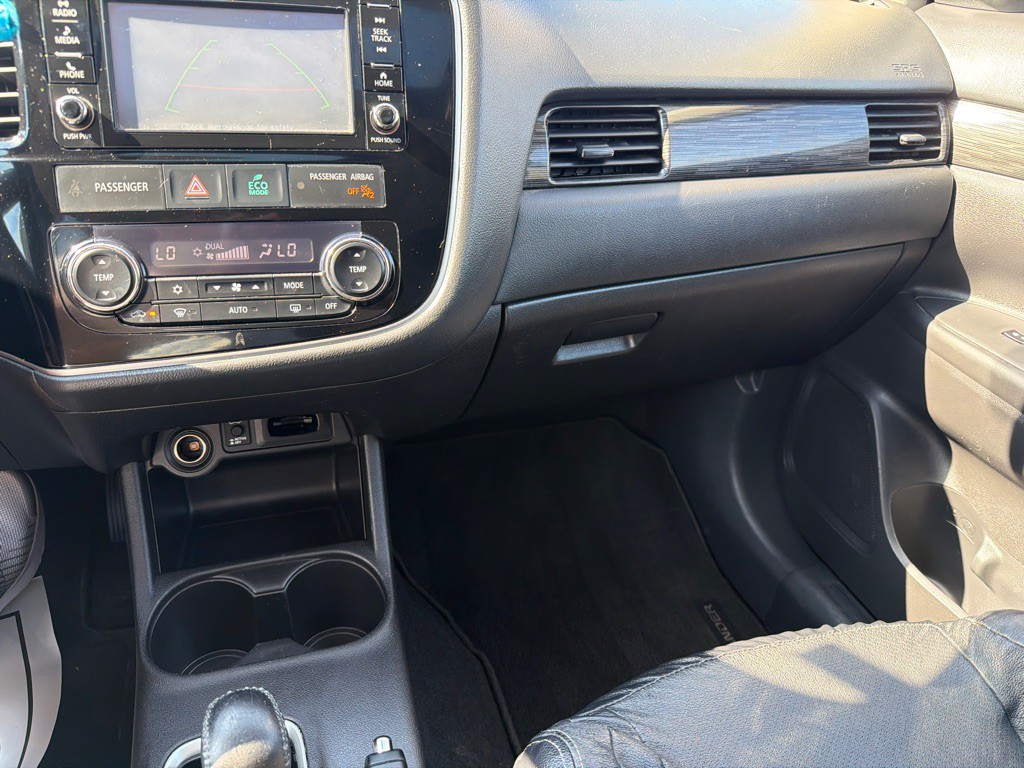 2016 Mitsubishi Outlander Image 17