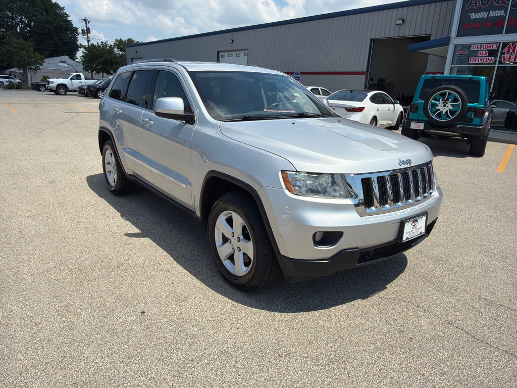 2011 Jeep Grand Cherokee Image 2