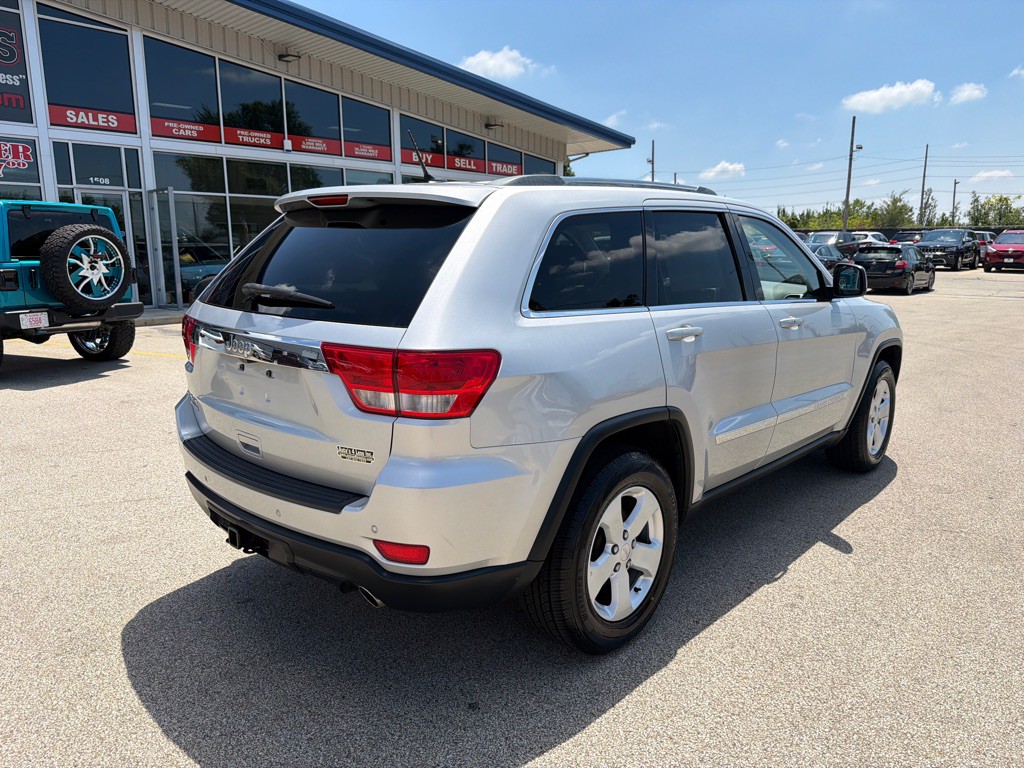 2011 Jeep Grand Cherokee Image 8