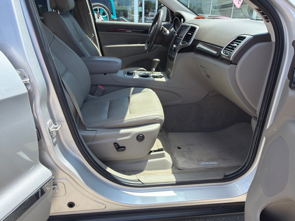 2011 Jeep Grand Cherokee Image 9
