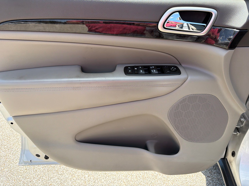 2011 Jeep Grand Cherokee Image 14