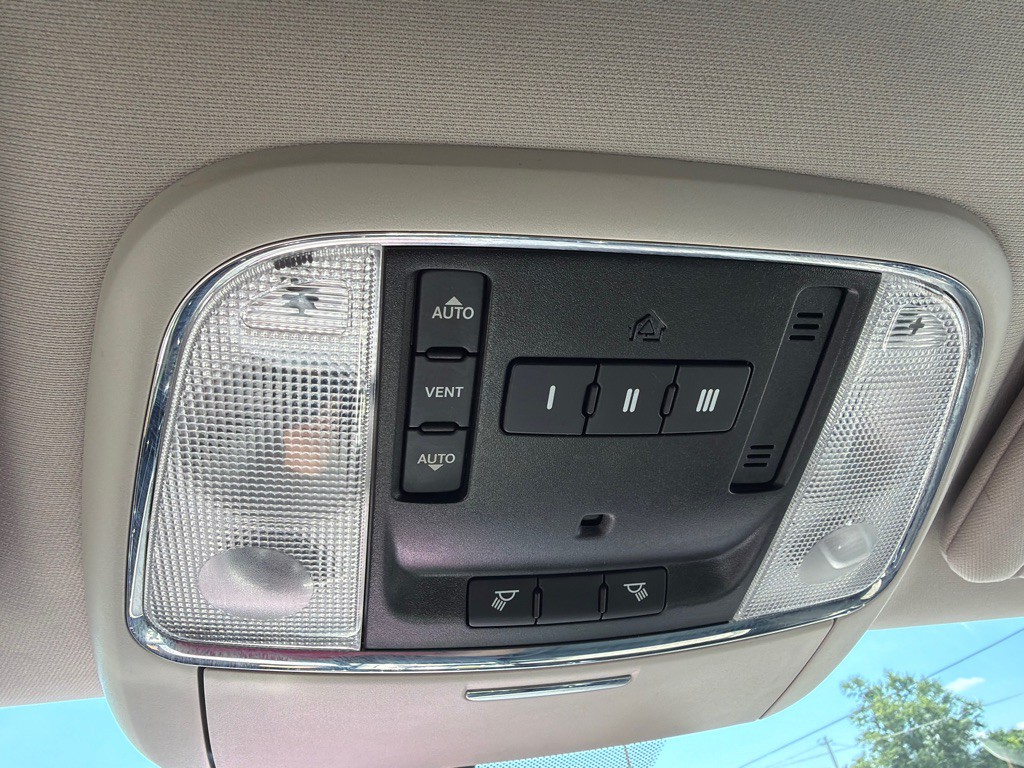 2011 Jeep Grand Cherokee Image 17