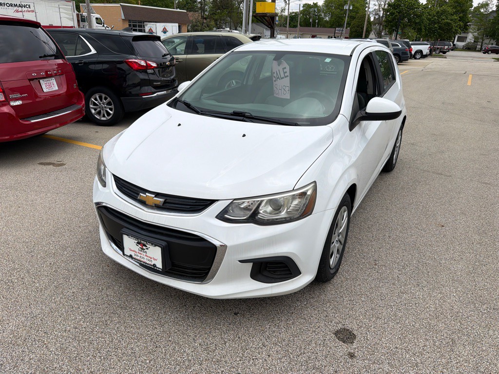 2017 Chevrolet Sonic Image 3