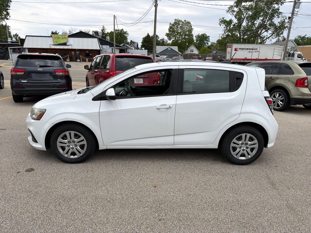 2017 Chevrolet Sonic Image 4