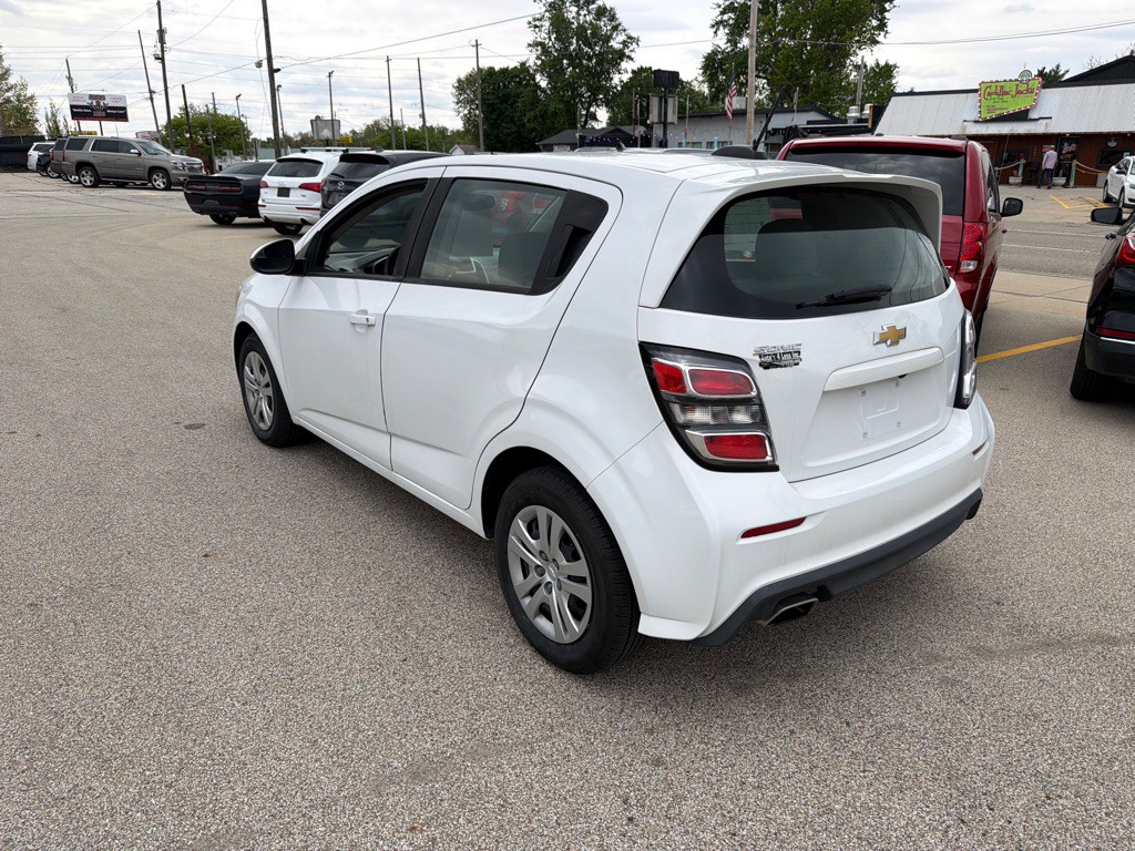 2017 Chevrolet Sonic Image 5