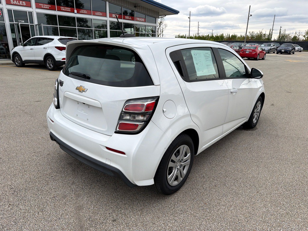 2017 Chevrolet Sonic Image 6