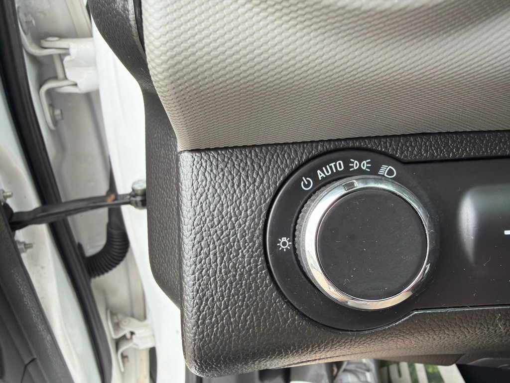 2017 Chevrolet Sonic Image 14