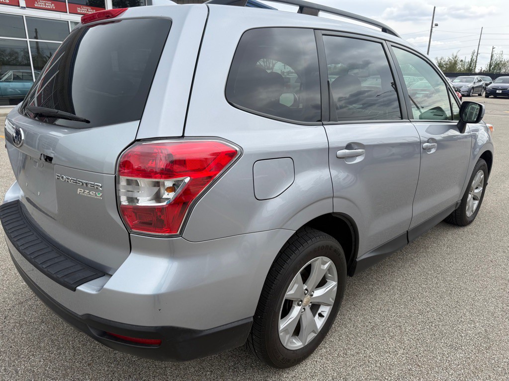 2016 Subaru Forester Image 8
