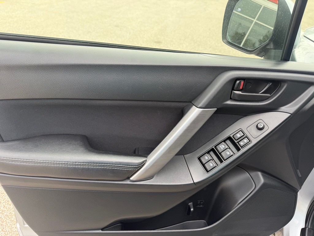2016 Subaru Forester Image 9