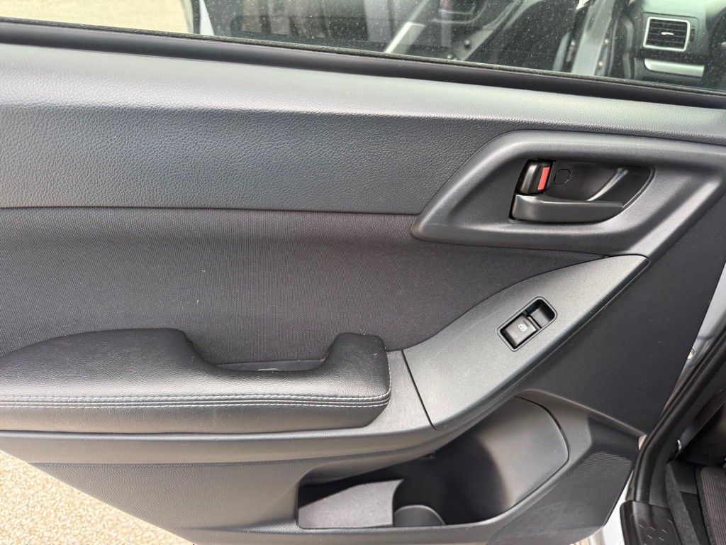 2016 Subaru Forester Image 16