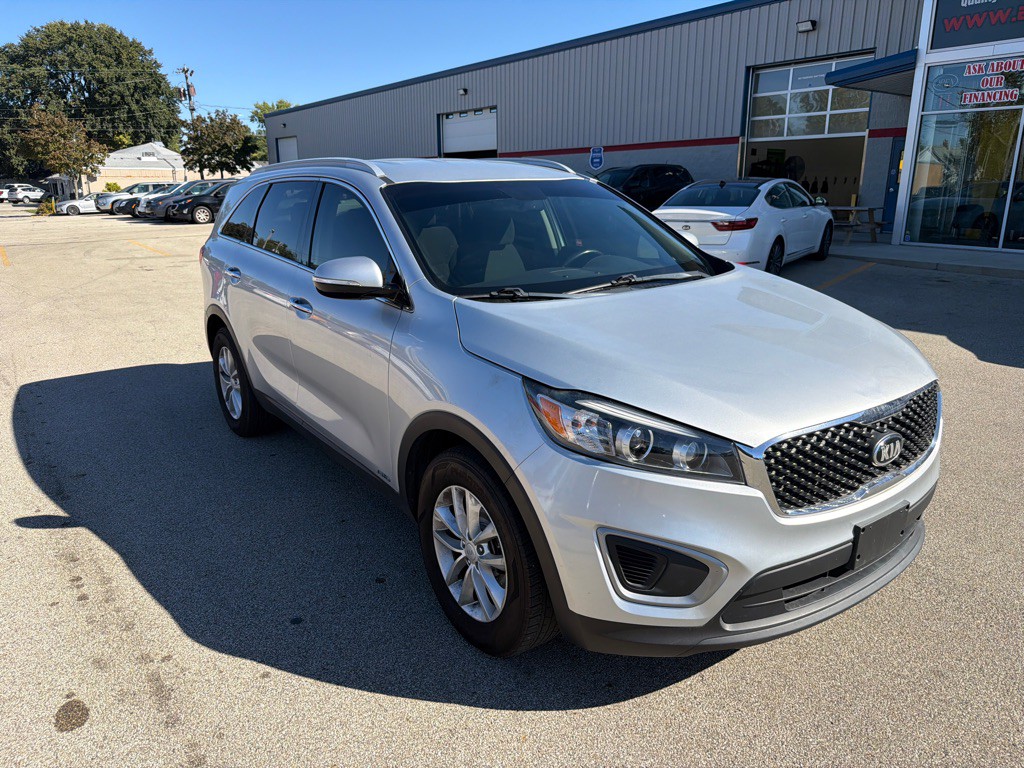 2017 Kia Sorento Image 2