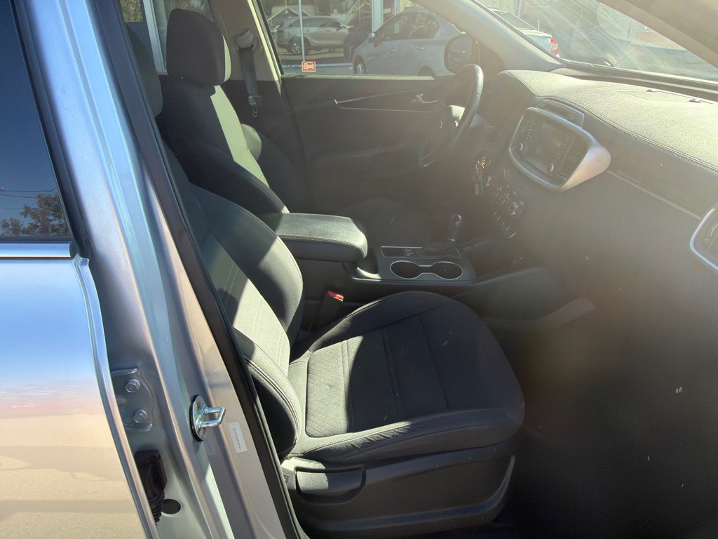 2017 Kia Sorento Image 9