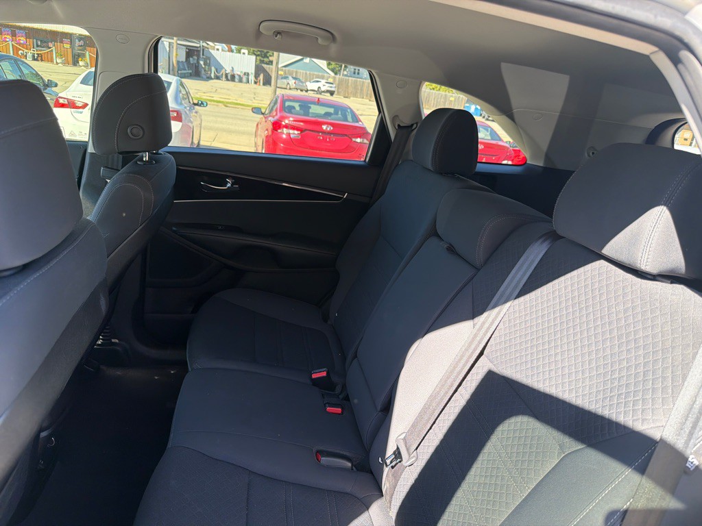 2017 Kia Sorento Image 12