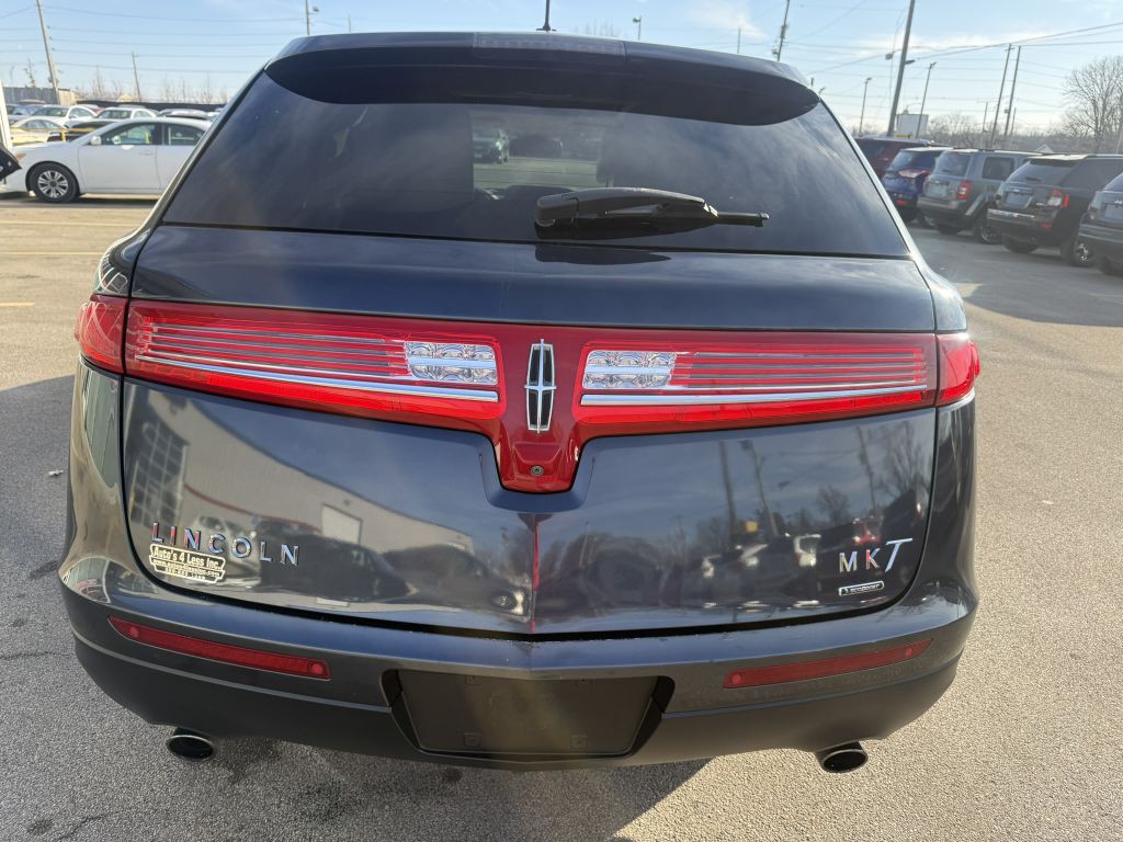 2014 Lincoln MKT Image 3