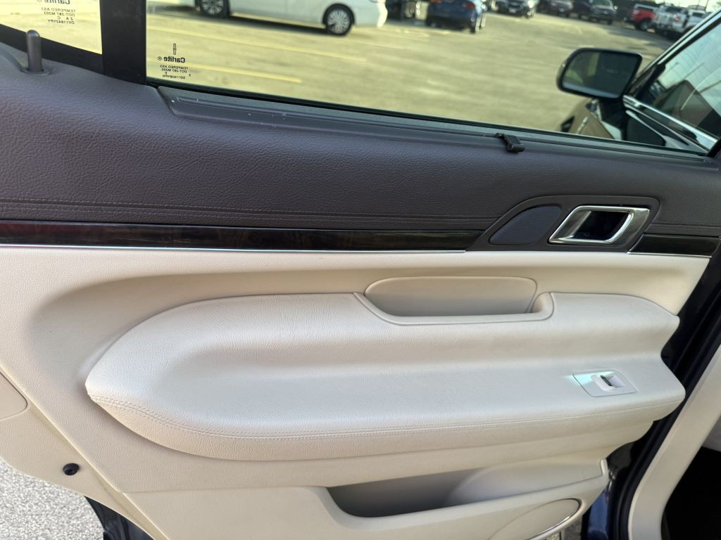 2014 Lincoln MKT Image 12