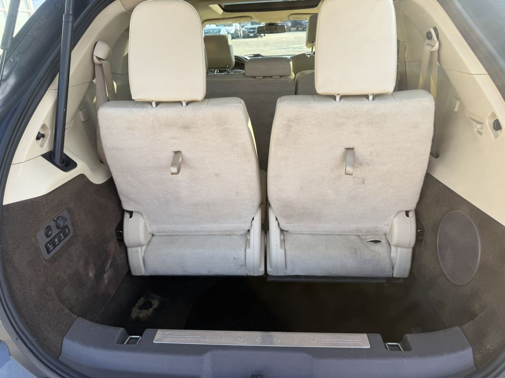 2014 Lincoln MKT Image 13