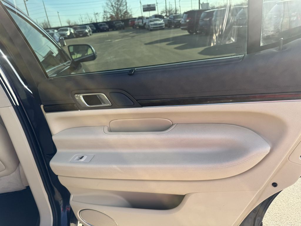 2014 Lincoln MKT Image 14