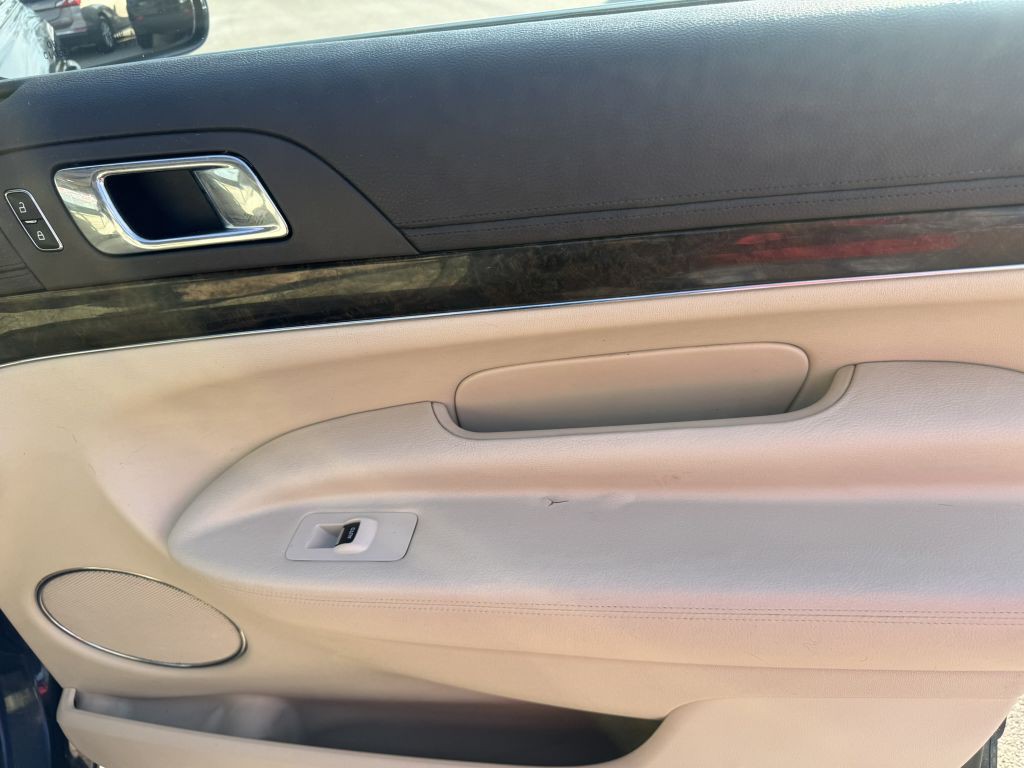 2014 Lincoln MKT Image 16