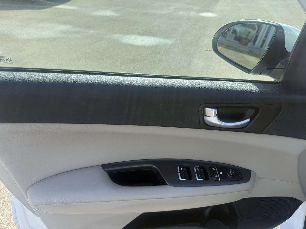 2017 Kia Optima Image 8
