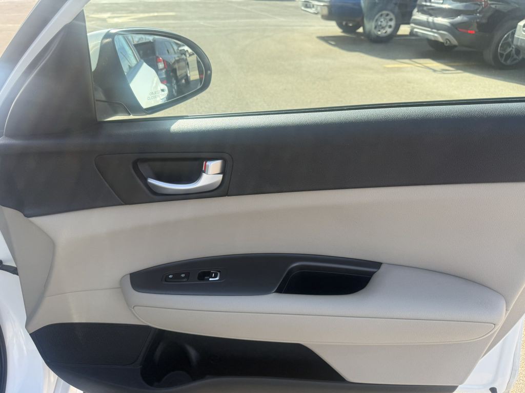 2017 Kia Optima Image 18