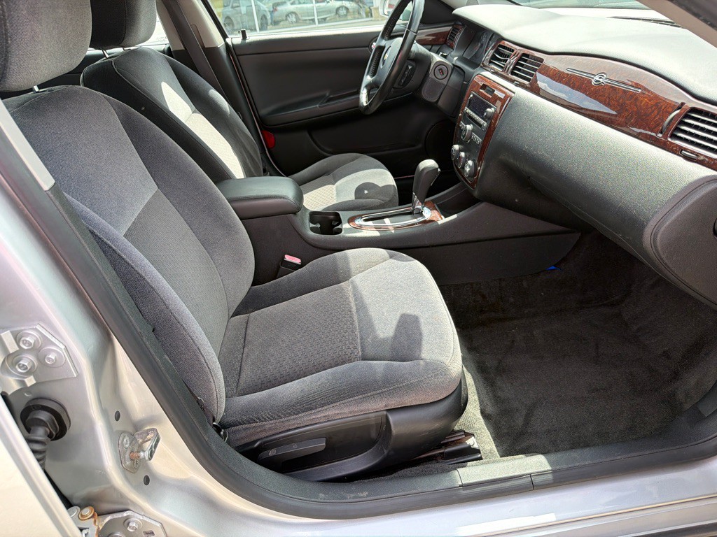 2011 Chevrolet Impala Image 8