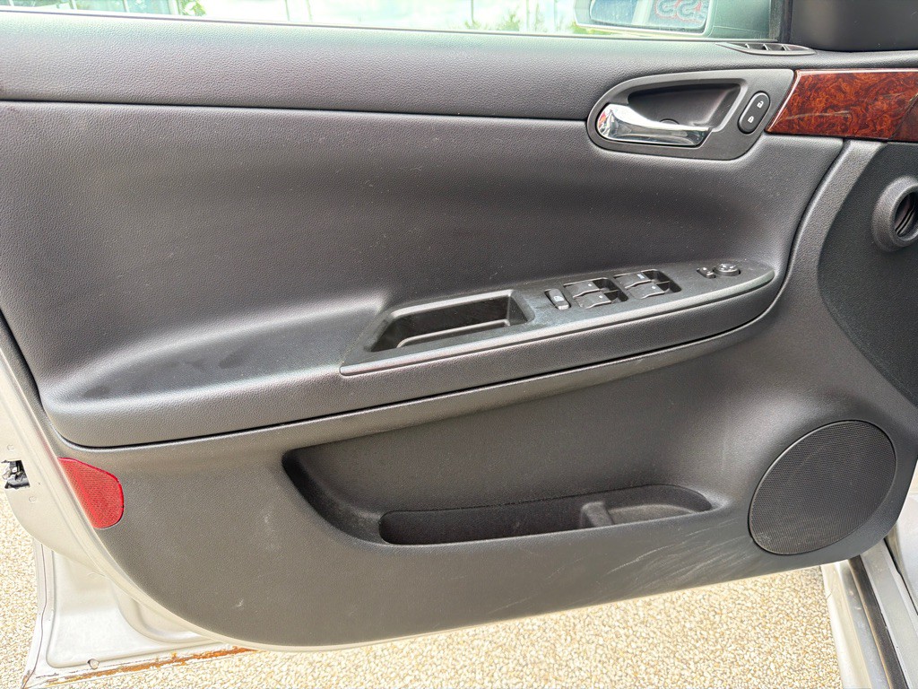 2011 Chevrolet Impala Image 12