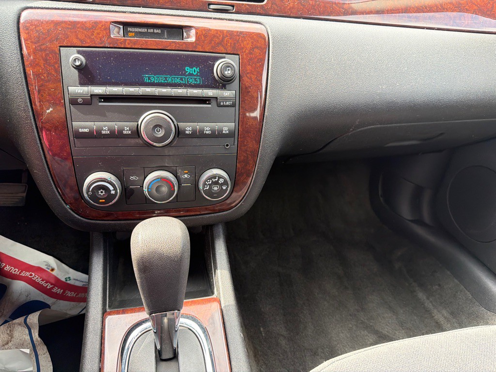 2011 Chevrolet Impala Image 16