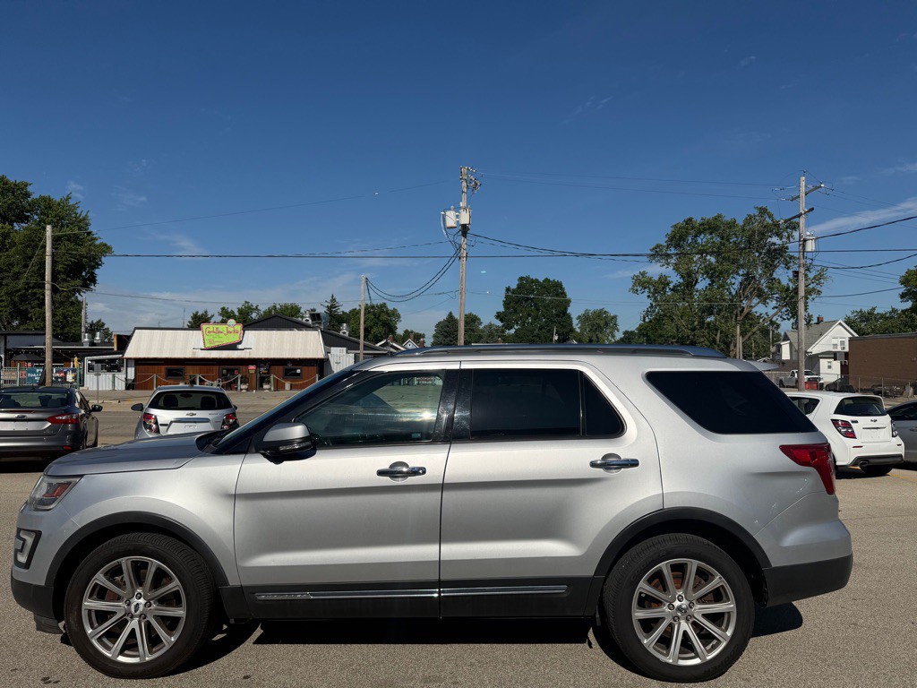 2016 Ford Explorer Image 2