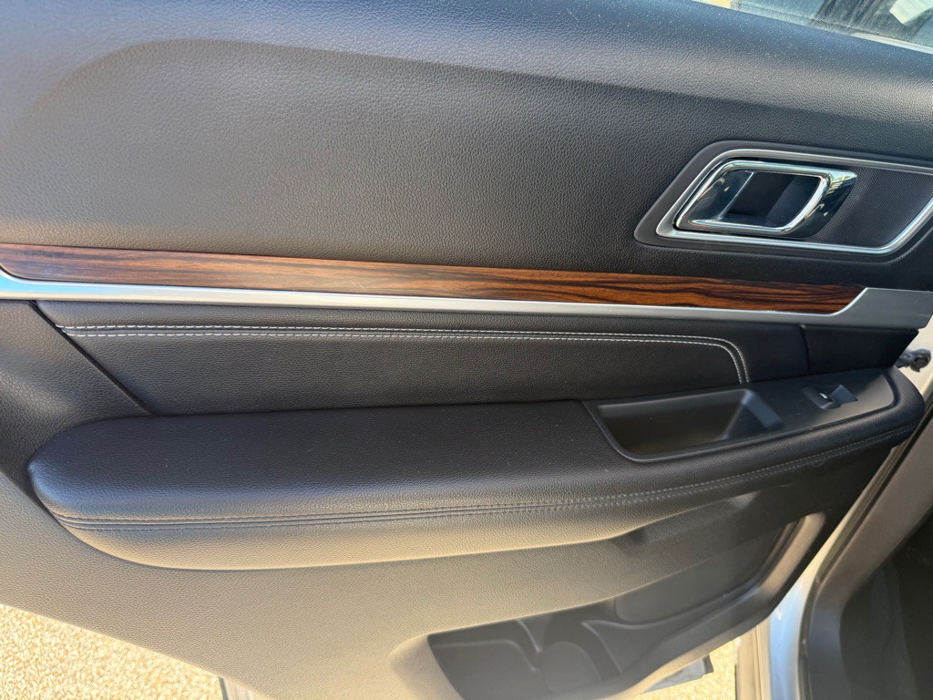 2016 Ford Explorer Image 17