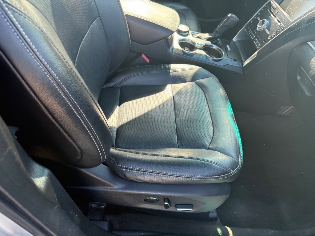 2016 Ford Explorer Image 24