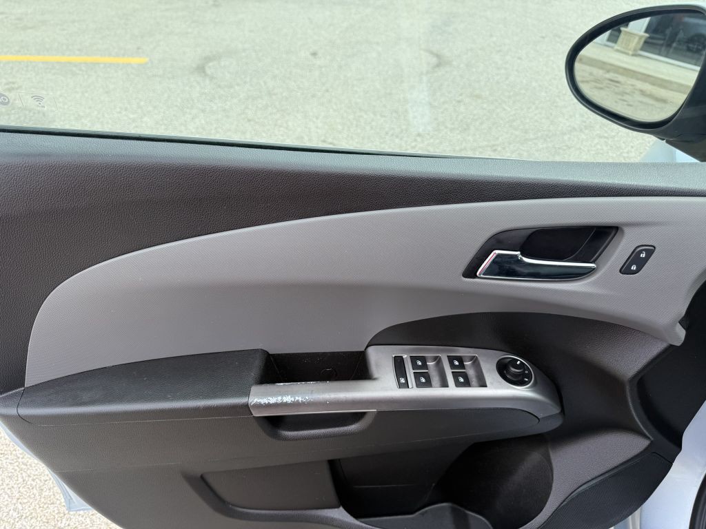 2017 Chevrolet Sonic Image 9