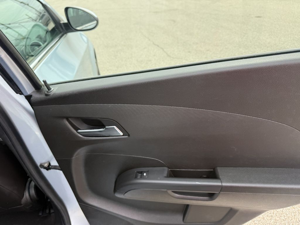 2017 Chevrolet Sonic Image 19