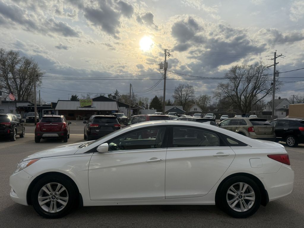2013 Hyundai Sonata Image 2
