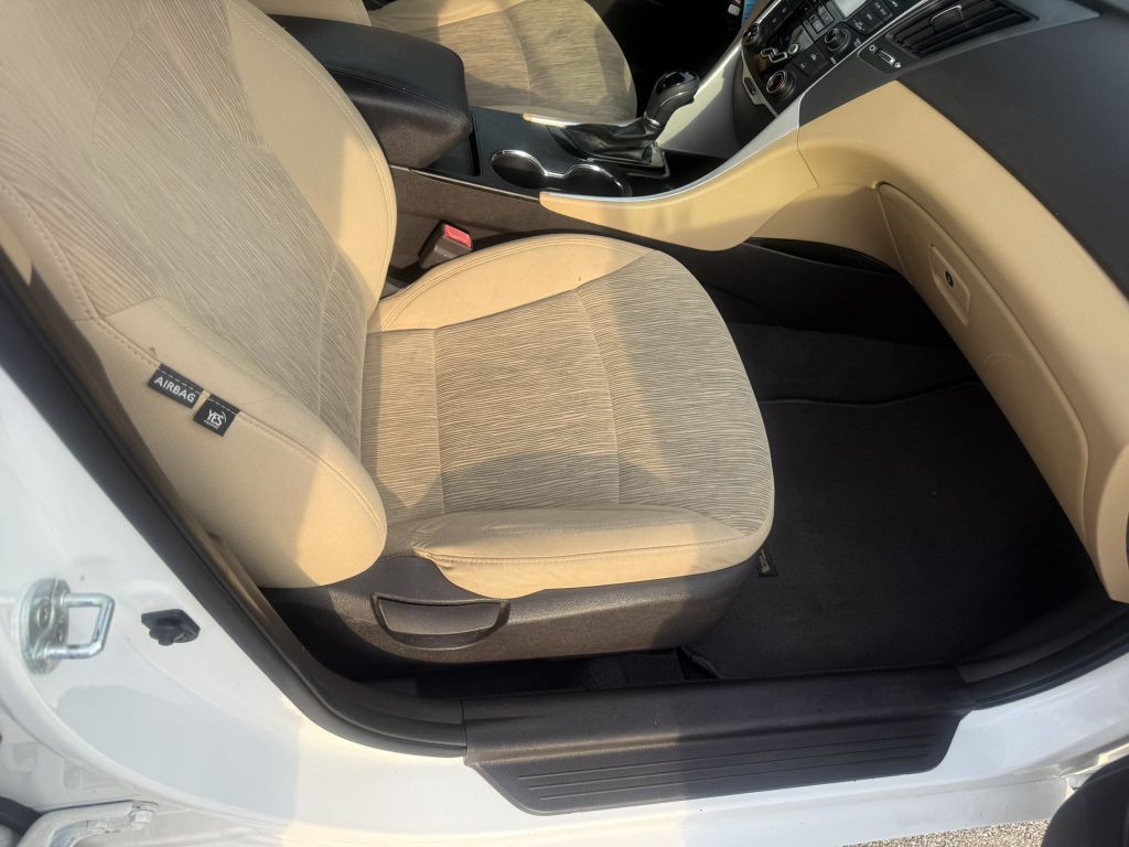 2013 Hyundai Sonata Image 16