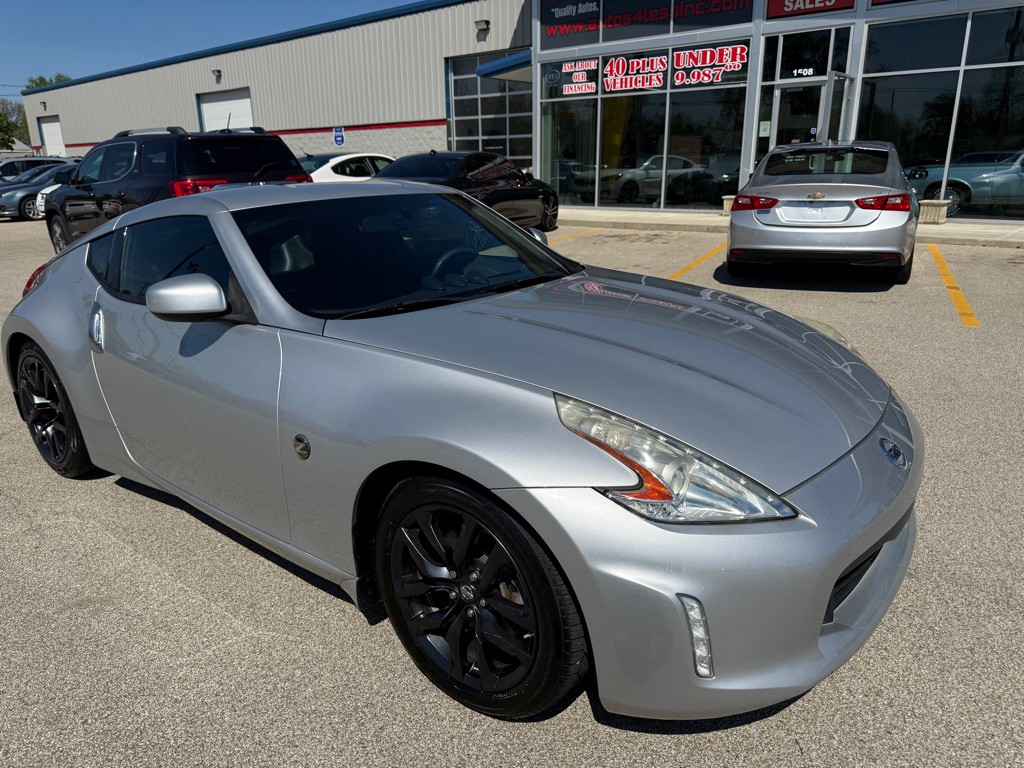 2015 Nissan 370Z Image 2