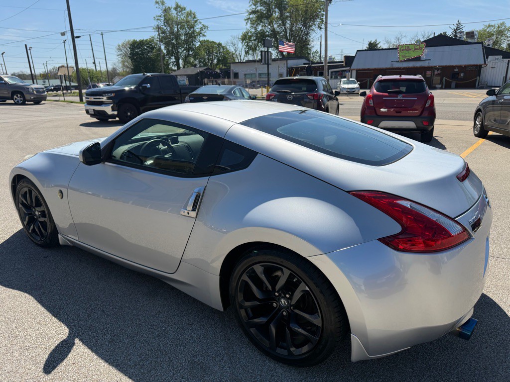 2015 Nissan 370Z Image 6