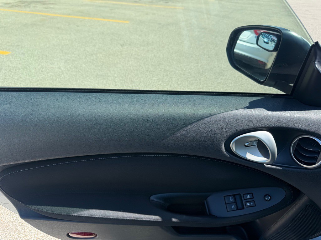 2015 Nissan 370Z Image 9
