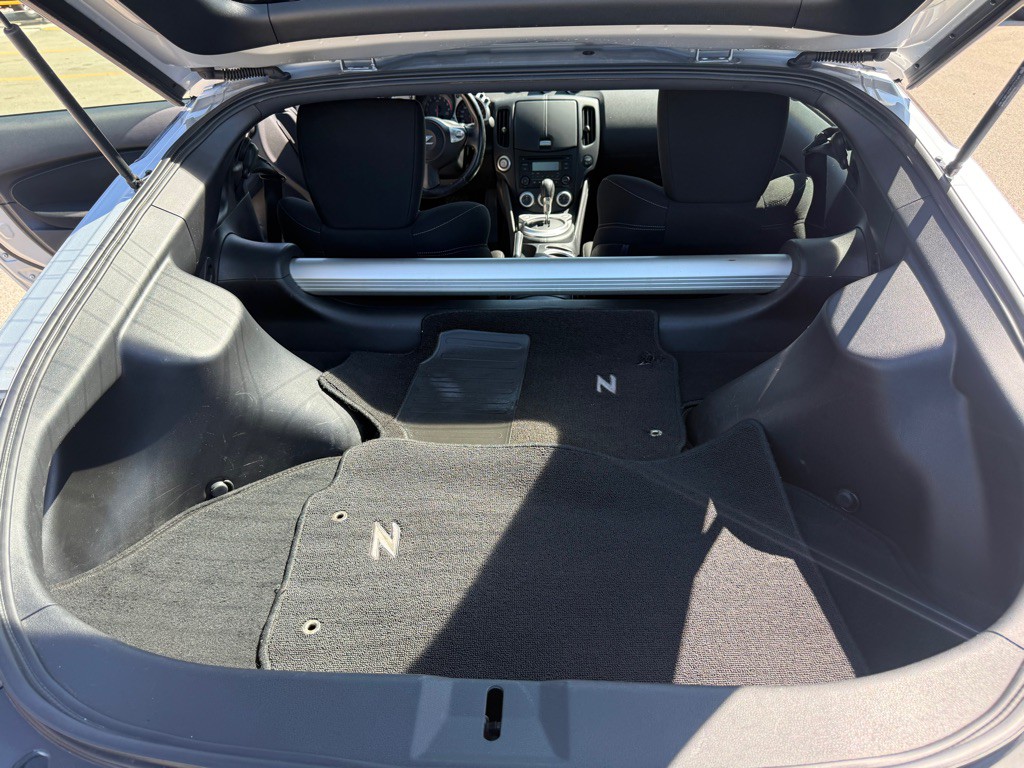 2015 Nissan 370Z Image 16