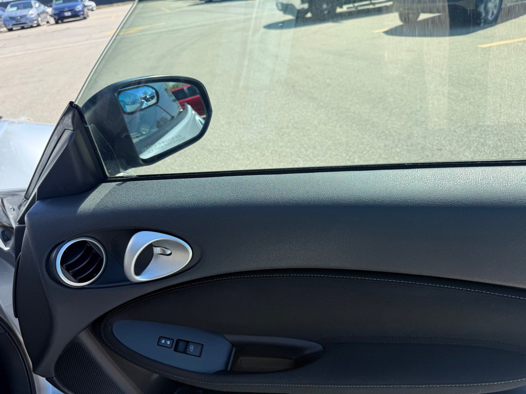2015 Nissan 370Z Image 17