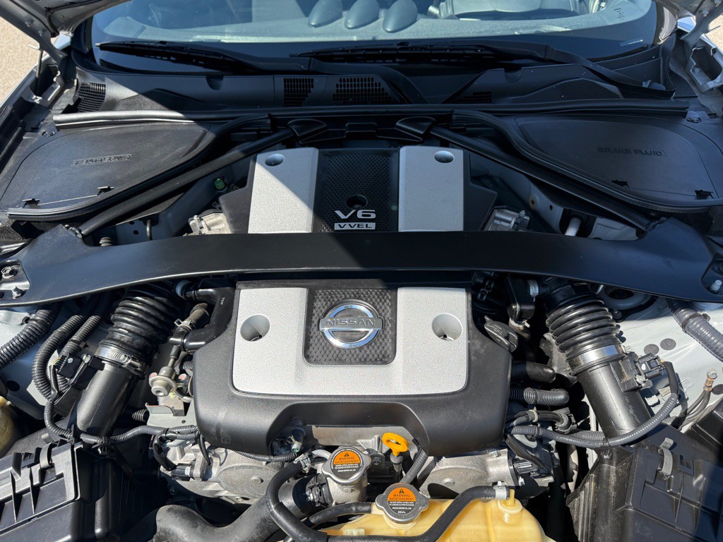 2015 Nissan 370Z Image 19