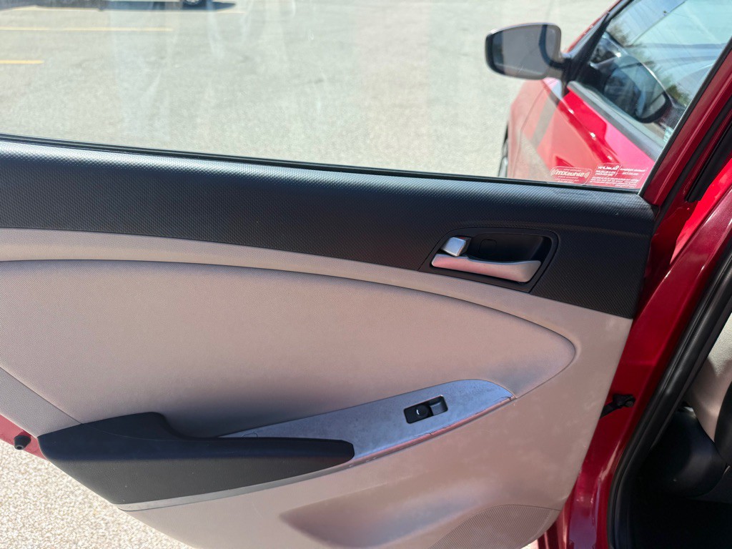 2016 Hyundai Accent Image 14