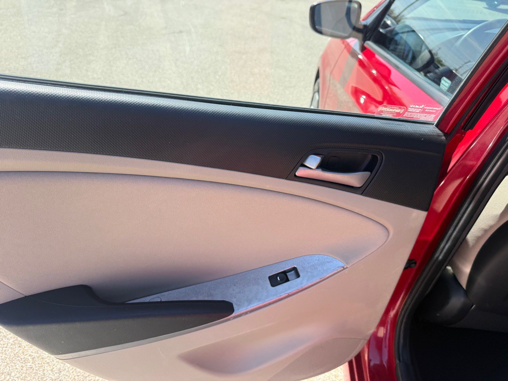 2016 Hyundai Accent Image 15