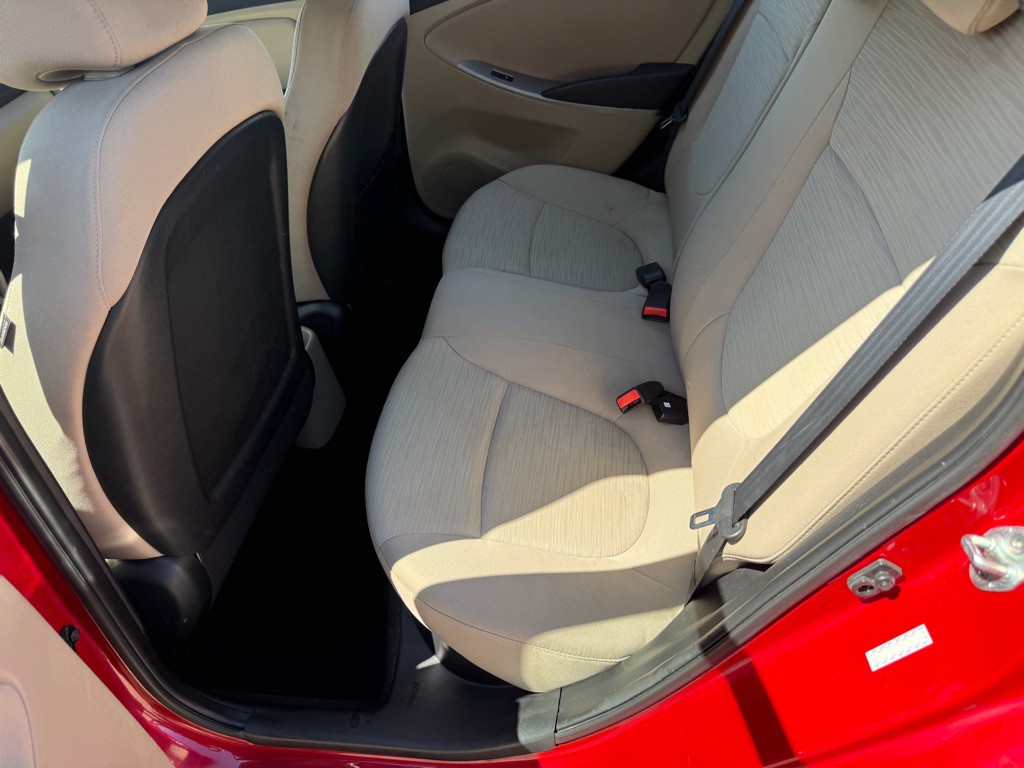 2016 Hyundai Accent Image 16