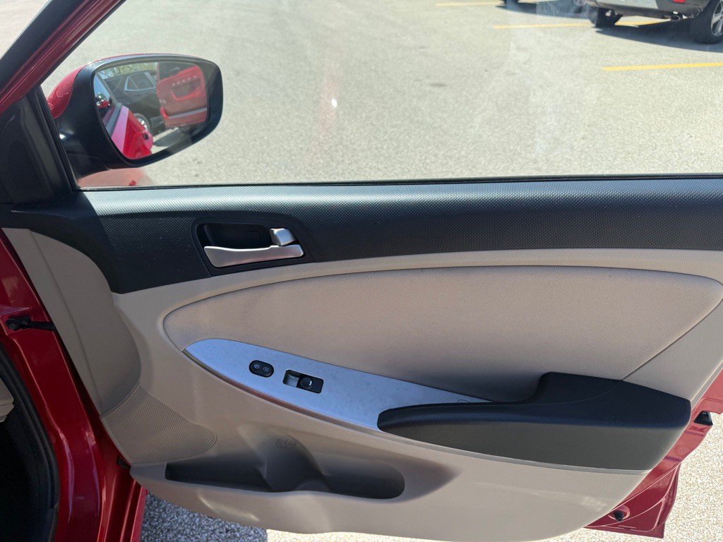 2016 Hyundai Accent Image 20