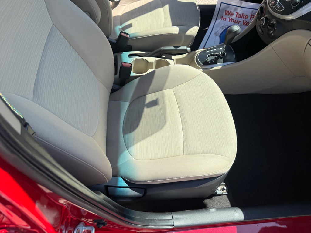 2016 Hyundai Accent Image 21