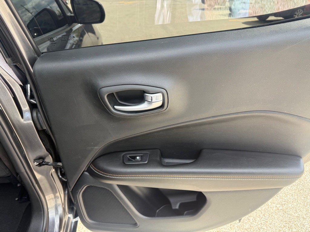 2019 Jeep Compass Image 16